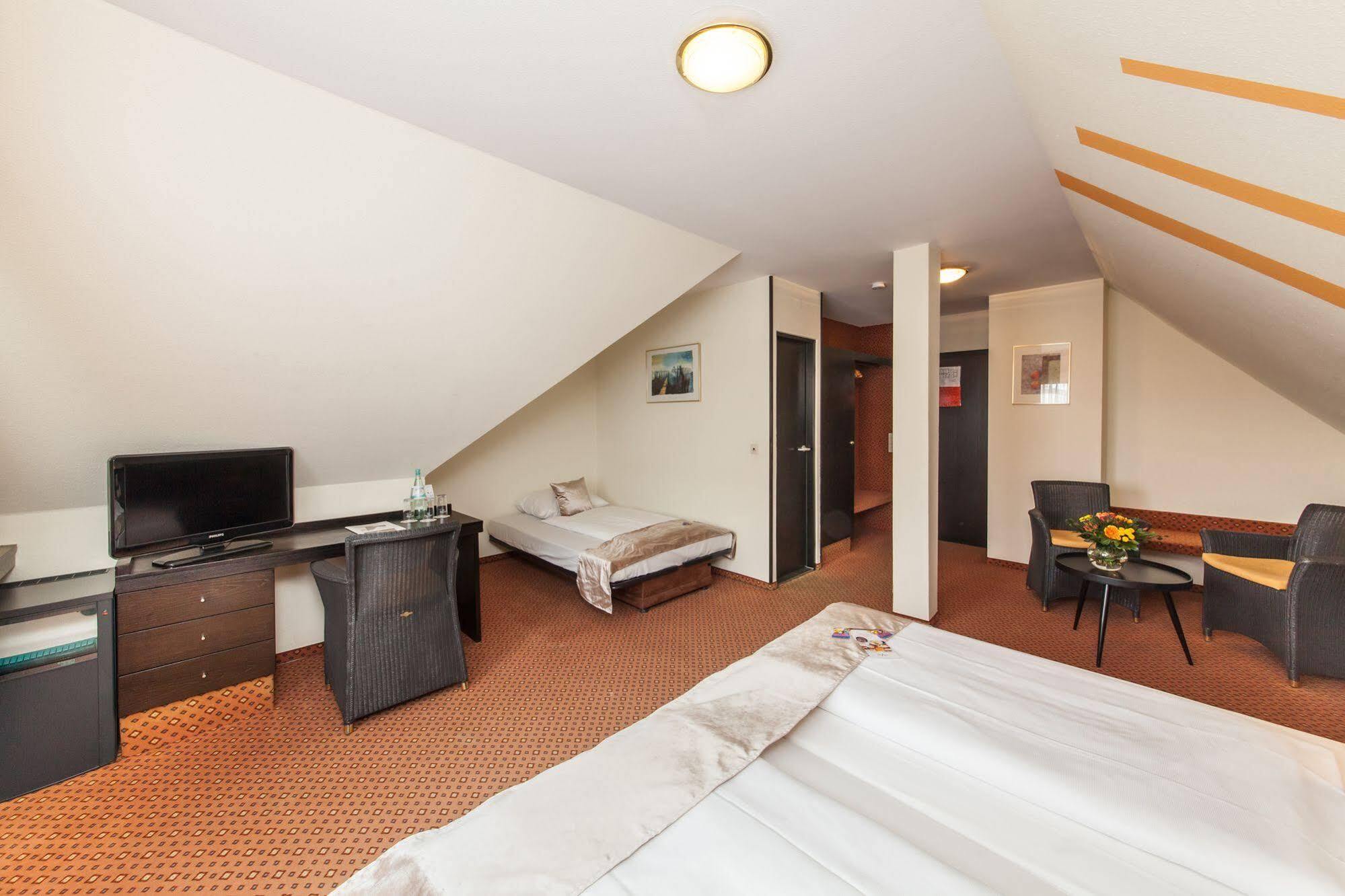 Hotel Strohgaeu Korntal-Münchingen Eksteriør bilde
