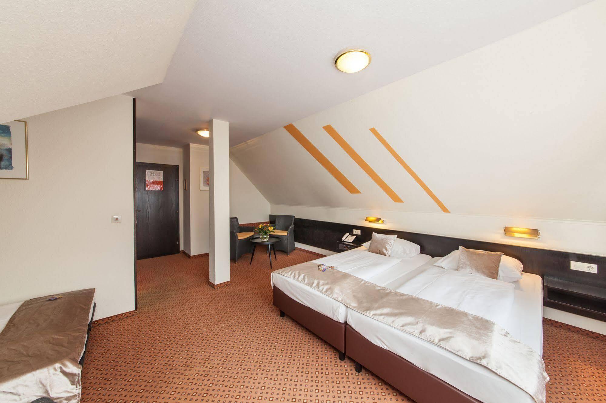 Hotel Strohgaeu Korntal-Münchingen Eksteriør bilde